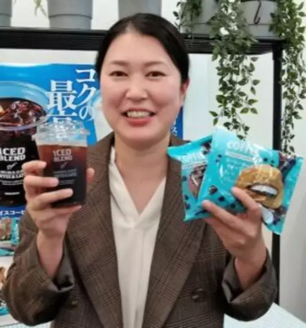 ファミリーマート「アイスコーヒー」で“最高傑作”　 コク追求しコーヒー豆使用のパン・焼き菓子との合わせ技で相乗効果狙う