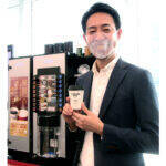 ファミリーマート「アイスコーヒー」で“最高傑作”　 コク追求しコーヒー豆使用のパン・焼き菓子との合わせ技で相乗効果狙う