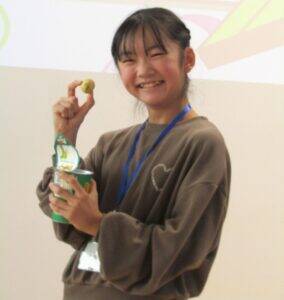 「じゃがりこ」の中に「ミーノ」入った「じゃがーノ」　最優秀賞に輝く小学生のアイデア具現化　「カルビーお菓子コンテスト」で