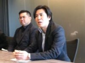 コカ・コーラ「綾鷹」で儒烏風亭らでんさん案内人に迎えてバスツアー運行開始　和モダンの車内で和菓子を提供　その目的は？