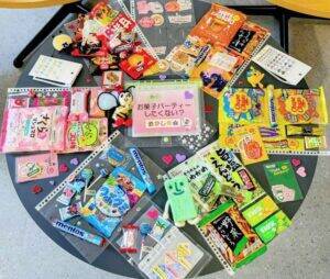 「シール帳」ならぬ「お菓子帳」でみられる菓子業界発展の可能性　複数社商品の合わせ技で個社ではなし得ない魅力やワクワク創出