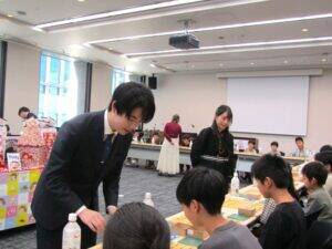 藤井聡太竜王と不二家の出会いは「ルック」だった　「お菓子は疲れた心身の癒し」　河村社長「ペコちゃんこども将棋塾」で語る