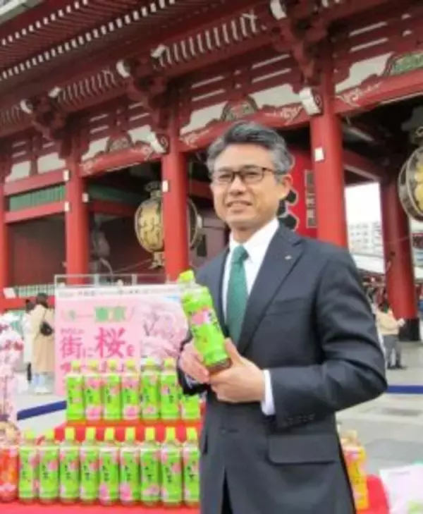「お～いお茶」過去最高の販売数量に向け拡大中　勢い加速へ若年層に照準　鈴木マサル氏デザインの桜パッケージ始動　伊藤園