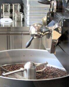 タリーズ唯一の店内焙煎店　焙煎や豆へのこだわりを「見て、知って、味わう」体験の場　タリーズのブランド価値を一貫して体現