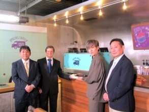 EXILE TETSUYAさん「ミティコに一目ぼれ」　全4店舗にフランケ最先端コーヒーマシン導入して日常の高揚感「倍増」　三井倉庫ロジスティクス