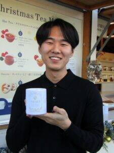 キリン「午後の紅茶」のヒュッテが横浜赤レンガ倉庫に出現　「Christmas Market」初出店　コンセプトはホワイトクリスマス