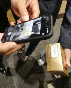 ロッテ、視覚に頼らず触るだけで商品情報にアクセスできる「ココヨム」開発　アイデア無償開放して共創の輪を広げ社会実装目指す