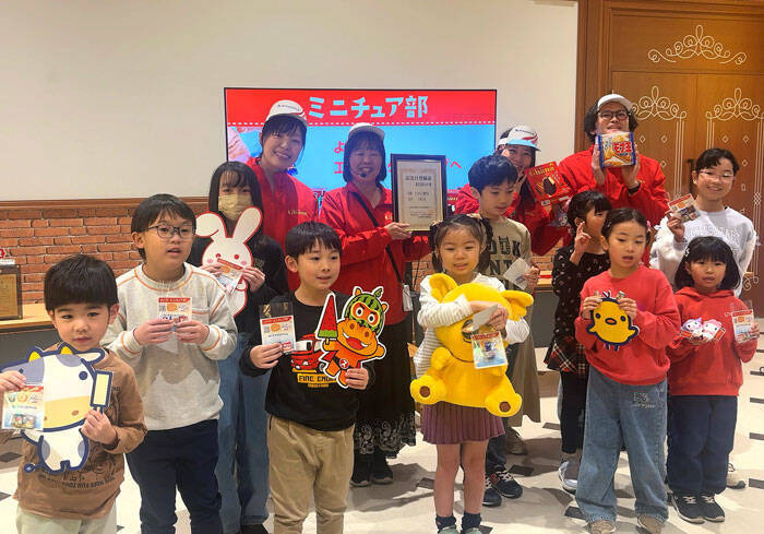 ロッテ アイス空き箱でミニチュア制作 親子ワークショップ初開催