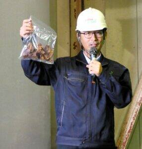カルビーポテト社、北海道産じゃがいもの安定調達へ効率化と品種改良を推進　4つの畦を一気に収穫する大型ハーベスター本格稼働