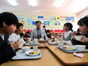 国産レモンの島・大崎上島でポッカサッポロ佐藤雅志社長自らレモン食育活動　レモン総需要拡大へ価値啓発と生産振興の機運醸成