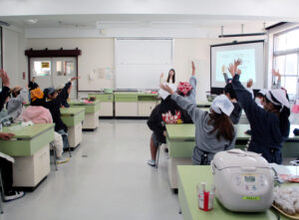 「かつお節」と「雑穀」の食育授業 福岡で日本アクセス