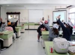 「かつお節」と「雑穀」の食育授業 福岡で日本アクセス