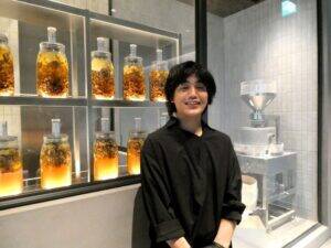 小川珈琲、1フロアに12業態のクロスオペレーションで融合図る遠大な実験開始　幸せな未来目指し本物通じ「感覚が開く」体験の場