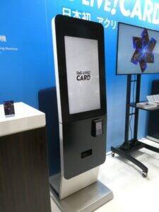 サントリー、自販機でオリジナルグッズの販売拡大　2028年に売上100億円以上計画　「推し活」需要のさらなる高まり見込む