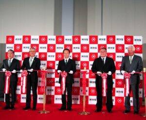 湖池屋、中部工場が完成　ポテトチップスの領域超えて「スナックの進化に欠かせない戦略商品を作る基幹工場」佐藤章社長が意欲