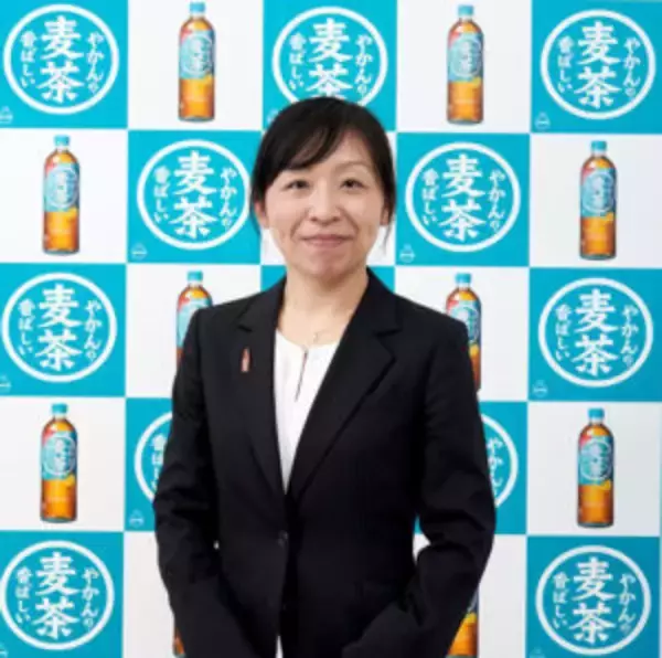 麦茶屋店主に小芝風花 起用の理由は？ ｢やかんの麦茶｣が新アプローチ コカ・コーラシステム