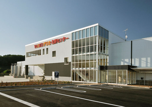 ヤオコーの価値創造拠点 東松山デリカ・生鮮センター内に「商品開発室」と「おいしさLABO」