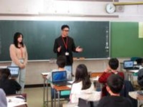 明星食品 カップ麺のデザイン考える出張授業 地元小学校で