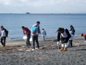 水産4社 合同海岸クリーンアップを実施 関係者ら182人が参加