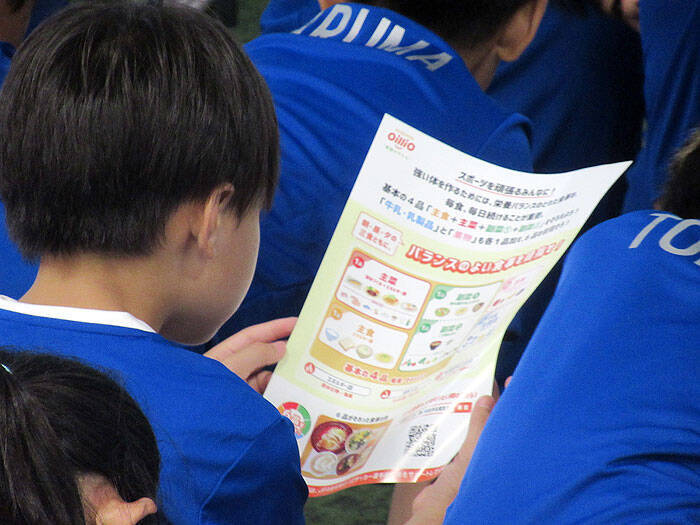 日清オイリオグループ 横浜F・マリノス「ジュニアサッカーキャンプ」で栄養講習会 成長期を迎える子供たちの身体づくりを応援