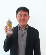 コカ・コーラ「ジョージア」ペットボトルコーヒー数量・金額ともに拡大　「カフェラテ」が牽引　Adoさんで新規層も獲得