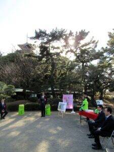 伊藤園、開園120周年迎える横浜・三渓園に桜の苗木を園児と植樹　250本の桜は「歴史ある分だけ老木も多い」　未来の景観に貢献