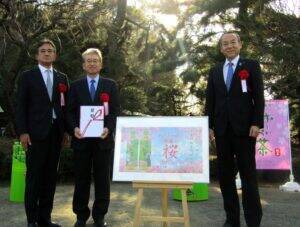 伊藤園、開園120周年迎える横浜・三渓園に桜の苗木を園児と植樹　250本の桜は「歴史ある分だけ老木も多い」　未来の景観に貢献