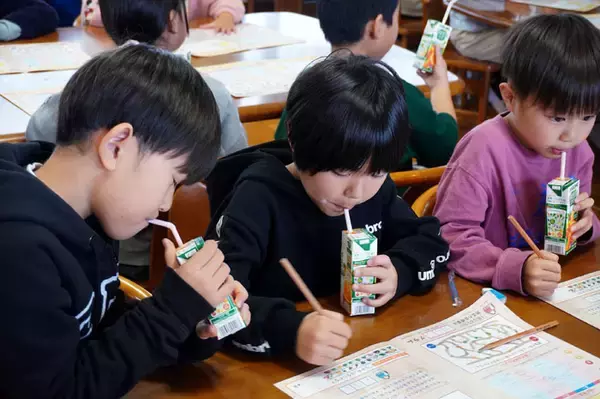 カゴメ 「おいしい！野菜チャレンジ」 小学生向け体験プログラム ベジチェック活用した食育授業