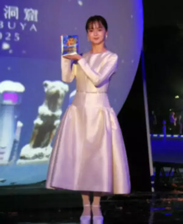 特別協賛日清製粉ウェルナ 「青の洞窟SHIBUYA」 幻想的な巨大雪だるまが登場