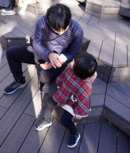 ヒガシマル醬油 「うどんスープ」を無料配布 表参道に「きつねうどん大階段」