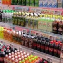 飲料、相次ぐ値上げ発表　主要の小型ペットボトルで　平均20円UP