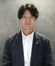 栗山米菓「ばかうけ」で新発想CM　かじりつく出演芸人を別のかじりつく芸人がナレーションで応援　楽しさに主眼　栗山社長が語る