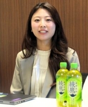 コカ・コーラ「綾鷹」の2025年販売数量が過去最高を記録　オリジナルがしっかり伸び「綾鷹 濃い緑茶」が非常にワーク