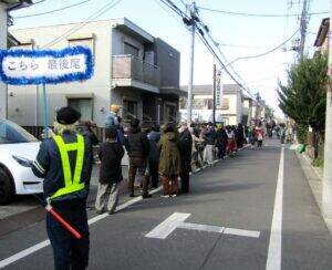 「チョコエッグ」10セット67％～53％OFF　フルタ製菓がクリスマスセール開催　東京支店に長蛇の列