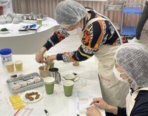 宇宙空間に近い環境で製造される「アマノフーズ」みそ汁　真空状態での乾燥で食材の風味や栄養価など保持　開発ラボツアーで伝達　アサヒグループ食品