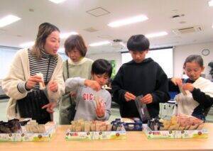 群馬県民の数を上回るスティックドリンクを1日で製造するAGF関東（群馬県太田市）　土曜日や休みの日に親子受け入れて大反響