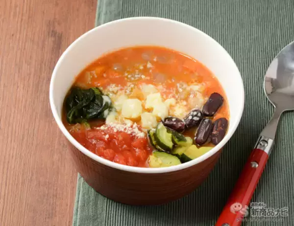 「『ローソン・今週の新商品情報』自宅で人気店の味が楽しめる！『ラ・ベットラ・ダ・オチアイ 落合務シェフ監修 生パスタ蟹のトマトクリーム』や『チェンソーマン ランチパック』ほか」の画像