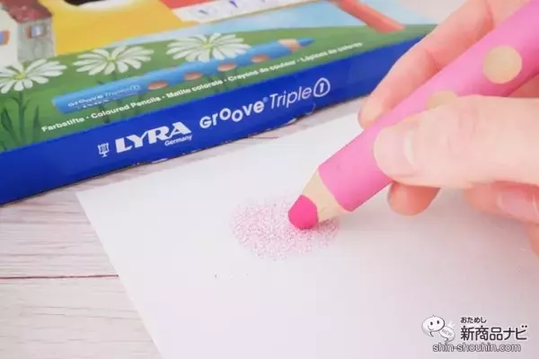「不思議な鉛筆『リラ グルーヴ・トリプルワン』はこれ1本で色鉛筆、クレヨン、水彩色鉛筆になる！？」の画像