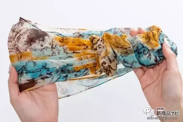 「サッと首に通すだけ！ 時短でおしゃれな日本製のシルクスカーフ＆ストール『KINUWA-絹輪-』をおためし」の画像