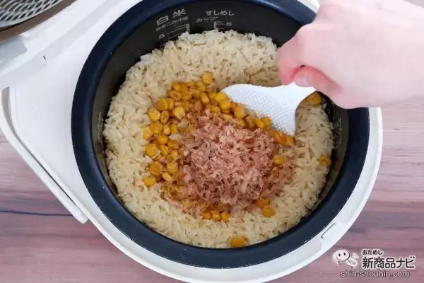 「混ぜて炊くだけ『だしを愉しむ とうもろこしご飯の素』で夏においしい炊き込みごはんを」の画像