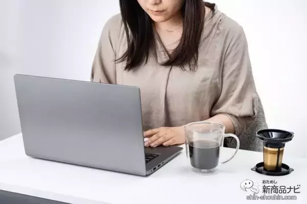 「ゴールドフィルターと保温マグがセットに！ コーヒーや紅茶を美味しく気軽に淹れられる『コレス　ゴールドフィルターダブルウォールマグ C412』」の画像
