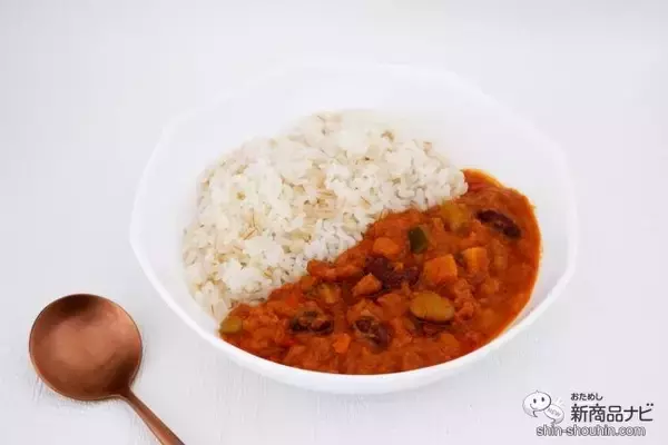 「老舗レストランのおいしさ！ プラントベースのレトルトカレー『幸せの黄色いキーマカリー/喜びの赤いキーマカリー』を食べてみよう」の画像