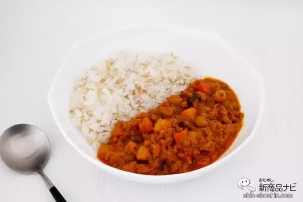 「老舗レストランのおいしさ！ プラントベースのレトルトカレー『幸せの黄色いキーマカリー/喜びの赤いキーマカリー』を食べてみよう」の画像