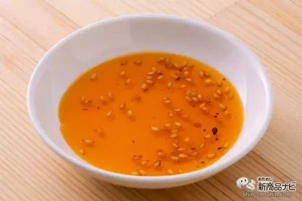 「振れば振るほど味が変わる!? 東京の老舗唐辛子を使った黄金比率のラー油『関根のごまらー油』は味変が楽しめる万能調味料！」の画像