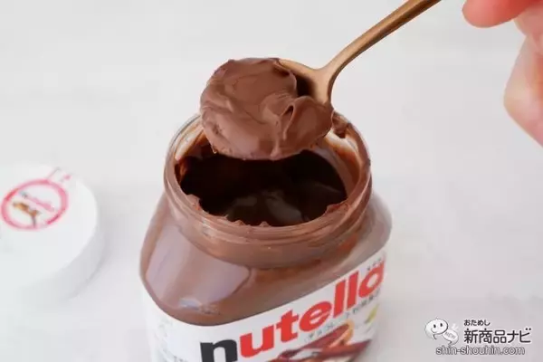 「ヘーゼルナッツの味わいが特徴のスプレッド『ヌテラ』でフルーツいっぱいのパンケーキを楽しもう！」の画像