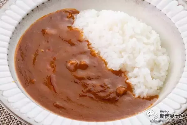 「電子レンジで簡単調理♪ 本格的なカレーを気軽に楽しめる『シェフの匠シリーズ』と『ビストロ倶楽部濃厚カレー　中辛』を食べ比べ」の画像