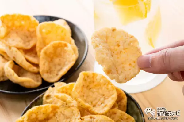 「お米の粒が響いてる！ お米のクラフトチップス『ザクザ 快晴しお味』『ザクザ 黄昏のり塩味』を軽快に楽しもう」の画像