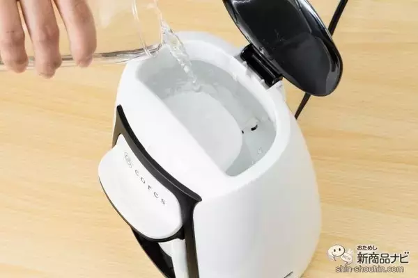 「デスクでも寝室でも淹れたてコーヒーを！ ペーパーフィルター不要で使える『コレス1カップコーヒーメーカーC312WH』」の画像