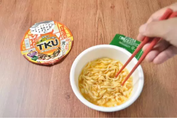 「話題のたまごかけ麺が登場！ 『日清のどん兵衛 TKU たまごかけうどん』をおためしレビュー」の画像