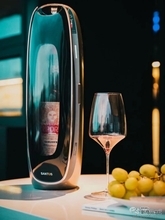 クリスマスはワインをカッコよく保管してパーティを！ 見た目も機能性もすごい『SANTUS ワインサーブマシーン』